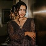 Esha Kansara Instagram - Take that light when it’s on you!💃 . . For times food awards!✌️ @styleitwithniki I love you ❤️ Last minute photography @devthakkarz 💪 Last minute HMU by yours truly 🙋🏻‍♀️💁‍♀️ #timesfoodawards2023 #eshakansara
