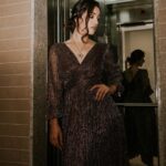 Esha Kansara Instagram - Take that light when it’s on you!💃 . . For times food awards!✌️ @styleitwithniki I love you ❤️ Last minute photography @devthakkarz 💪 Last minute HMU by yours truly 🙋🏻‍♀️💁‍♀️ #timesfoodawards2023 #eshakansara