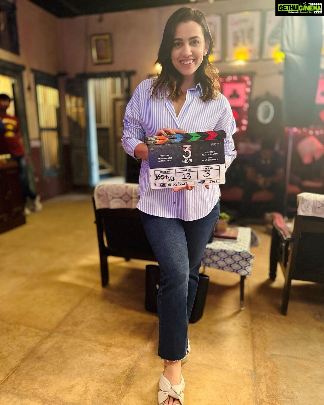 Esha Kansara Instagram - 7:55am Good morning/night as I wrap up my first day as Jhanvi! 🥰✌️😎 #3ekka #gujaratifilm #thisjanmashtami Ps: This is not my look in the film 😝 Ahmedabad, India