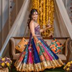 Esha Kansara Instagram - For our mehendi, I wanted to feel and look like a Gujju bride and special thanks to @annu_patel1402 @annus_creation for making this outfit specially for me in a few days time and my very dearest @aesha.desaii @tamraa.bespokejewelry for styling this jewellery and creating a perfect look! And @jayshreebridalmehandi for this minimal yet beautiful mehendi! Thank you girls ❤️🥳 Photography by @karmaproduction_india 🤍🤍🤍 Hair @_hair.by.freya_ Make up @theglitterboxbyshreyapatel #mehendi #mehendidesigns #bridesofindia #gujaratibride ❤️❤️