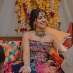 Esha Kansara Instagram - For our mehendi, I wanted to feel and look like a Gujju bride and special thanks to @annu_patel1402 @annus_creation for making this outfit specially for me in a few days time and my very dearest @aesha.desaii @tamraa.bespokejewelry for styling this jewellery and creating a perfect look! And @jayshreebridalmehandi for this minimal yet beautiful mehendi! Thank you girls ❤️🥳 Photography by @karmaproduction_india 🤍🤍🤍 Hair @_hair.by.freya_ Make up @theglitterboxbyshreyapatel #mehendi #mehendidesigns #bridesofindia #gujaratibride ❤️❤️
