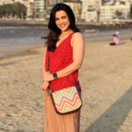 Esha Kansara Instagram - Many moods of Kaveri Chandra! A beautiful short film coming not so soon, coz good things take time!😋🥳 Girgaum Chowpatty