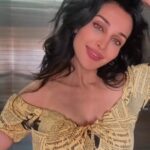 Flora Saini Instagram - 💛 #reels #reelsinstagram #trending #viral #instagram #love #me #instamood #picoftheday #girl #beautiful #bestoftheday #happy #sky #style #ootd #fashion #friends #goodvibes #reels #explore #makeup #reels #reelsinstagram #reelitfeelit #trending #reellife #reelkarofeelkaro #happiness #favourite #soulmate #video