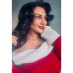 Flora Saini Instagram - When we remember a special Christmas, it is not the presents that made it special, but the laughter, the feeling of love, and the togetherness of friends and family that made that Christmas special. 🎄❤️☁️ #love #sky #red #smile #picoftheday #chocolate #style #newyear #viral #travel #blogger #happiness #photographer #new #trending #hot #makeup #fashion #photography #holiday #instagram #ootd #fyp #dress #sun #winter #like #christmas #outfit #live