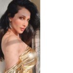 Flora Saini Instagram - यूँ उग आना जैसे धूप का सर्द-ए-दिसंबर में... तुम्हारा बस होना इतना आराम देता है 💖 . . . #love #sky #cool #hot #smile #picoftheday #chocolate #style #gym #viral #travel #blogger #happiness #photographer #new #trending #hot #makeup #fashion #photography #music #instagram #ootd #fyp #dress #sun #winter #like #christmas #outfit #live