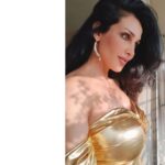 Flora Saini Instagram - यूँ उग आना जैसे धूप का सर्द-ए-दिसंबर में... तुम्हारा बस होना इतना आराम देता है 💖 . . . #love #sky #cool #hot #smile #picoftheday #chocolate #style #gym #viral #travel #blogger #happiness #photographer #new #trending #hot #makeup #fashion #photography #music #instagram #ootd #fyp #dress #sun #winter #like #christmas #outfit #live