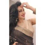 Flora Saini Instagram - New album out now 💛 Click link in Bio to download app #love #girl #artwork #like #jewelry #photography #insta #explore #nature #makeup #fashion #home #trending #pic #beauty #music #life #viral #instagram #black #bestoftheday #happy #sky #fashion #fun #style #ootd #outfit #lifestyle #instalove #instadaily