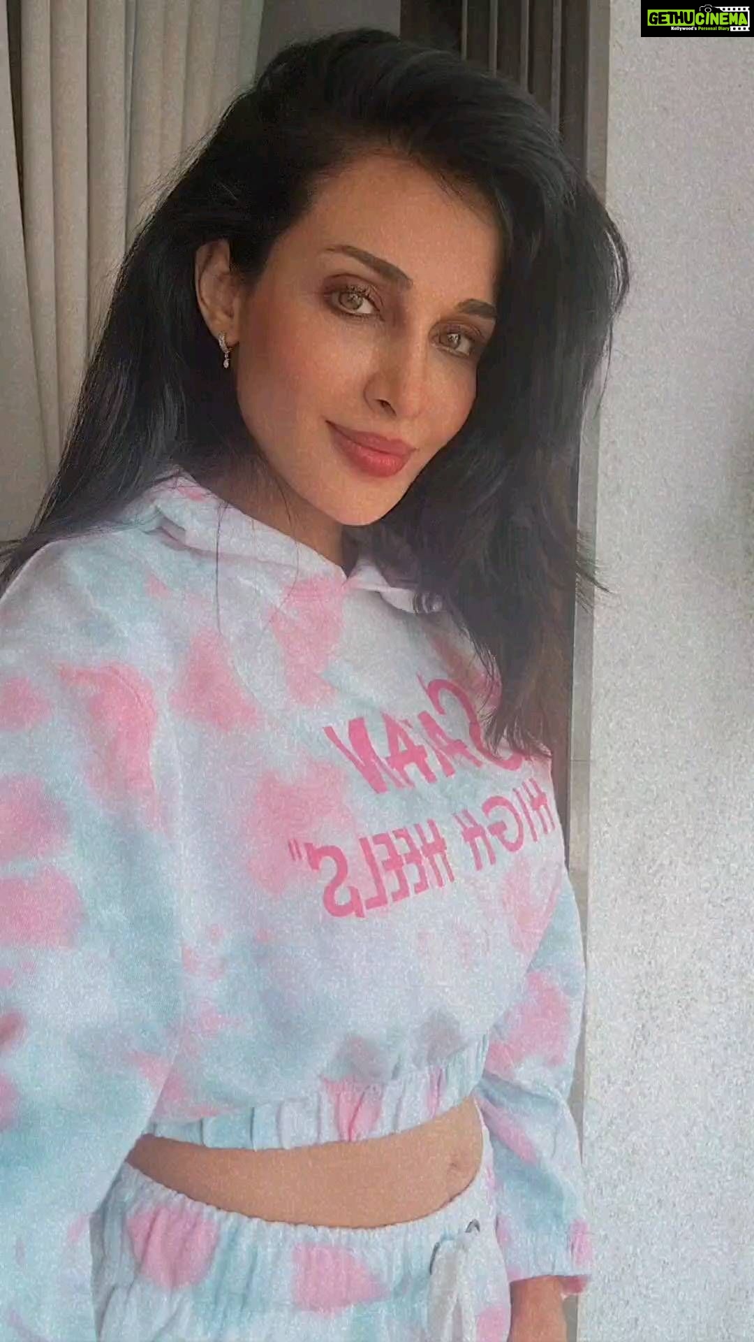 Flora Saini - 7.5K Likes - Love ❤️
Wearing @godevils
Brand collaboration @ishreen_vadi
#reels #reelsinstagram #reelitfeelit #trending #reellife #reelkarofeelkaro #reel #everydayreels #instagramreels #reelsinsta #reelsviral #happiness #favourite #soulmate #video #holiday #weekend #style #instafamous #life #music #sky #fashionista #explore #reelsofinstagram #love #insta #instamood #instagram #ınstagood