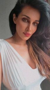 Flora Saini Instagram - शायद 🌹
Video call live #tonight at 10pm
Click link in bio to download app
.
#reels #reelsinstagram #reelitfeelit #trending #reellife #reelkarofeelkaro #reel #everydayreels #instagramreels #reelsinsta #reelsviral #happiness #favourite #soulmate #video #holiday #weekend #style #instafamous  #fashionista #explore #reelsofinstagram #love #insta #instamood #instagram #ınstagood