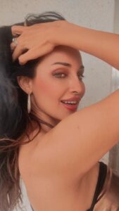 Flora Saini Instagram - 💛 
.
#reels #reelsinstagram #reelitfeelit #trending #reellife #reelkarofeelkaro #reel #everydayreels #instagramreels #reelsinsta #reelsviral #happiness #favourite #blue #video #holiday #weekend #style #instafamous  #fashionista  #reelsofinstagram #love #insta #instamood #instagram #ınstagood