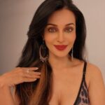 Flora Saini Instagram - 🤣🤣🤣 my absolute fav shared via ma golden girl with the most beautiful mind @theanupma 🤗❤️🌹 . #reels #reelsinstagram #reelitfeelit #trending #reellife #reelkarofeelkaro #reel #everydayreels #instagramreels #reelsinsta #reelsviral #happiness #favourite #app #video #holiday #weekend #style #instafamous #gold #fashionista #reelsofinstagram #love #insta #instamood #instagram #instagood