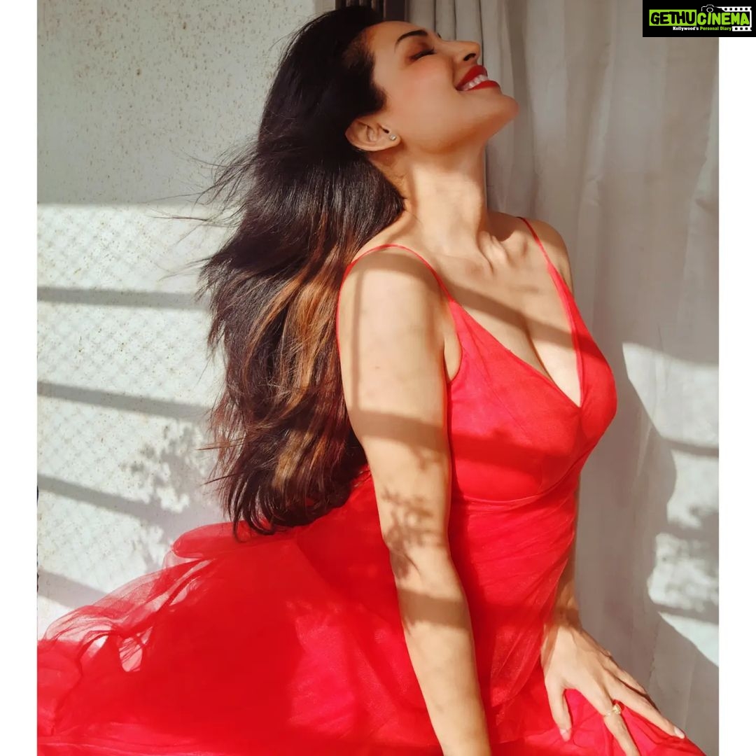 Flora Saini Instagram - ❤️ Exclusive video out now Click link In bio to download app . #love #mood #ootd #happiness #me #blessings #insta #instagram #style #instalike #instadaily #instafashion #instapic #tuesday #instaphoto #flora #trending #fitness #picoftheday #hot #beauty #summertime #fashion #red #instapicture #styleblogger #morning #fashionblogger #instamood #instalove