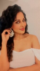 Flora Saini Instagram - bahut pyaar karte he tumko sanam ❤️
.
#reels #reelsinstagram #reelitfeelit #trending #reellife #reelkarofeelkaro #reel #everydayreels #instagramreels #reelsinsta  #reelsviral #happiness #favourite #app #video #holiday #weekend #style #instafamous #white #fashionista  #reelsofinstagram #love #insta #instamood #instagram #instagood