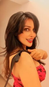 Flora Saini Instagram - For anybody who needs a little smile today .. remember hum tum ⭐ hain 
#HappyHoli keep smiling ❤️
.
#Holi live at 10 #tonight
Click link in bio to download App 🌹

#reels #reelsinstagram #reelitfeelit #trending #reellife #reelkarofeelkaro #reel #everydayreels #instagramreels #reelsinsta  #reelsviral #happiness #favourite #app #video #holiday #thursday #style #instafamous #red #fashionista  #reelsofinstagram #love #insta #instamood #instagram #instagood