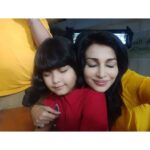 Flora Saini Instagram - #behindthescenes @amway @amwayofficialindia advertisement directed by dearest friend @vishal.gupta23 for @colonialfilms With my favorite girl @perneet.chauhan This was such a fun day! ❤️ #shootdiaries #onset #bts #Amway @artistry #advertisement #beautiful #story