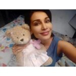 Flora Saini Instagram - #behindthescenes @amway @amwayofficialindia advertisement directed by dearest friend @vishal.gupta23 for @colonialfilms With my favorite girl @perneet.chauhan This was such a fun day! ❤️ #shootdiaries #onset #bts #Amway @artistry #advertisement #beautiful #story