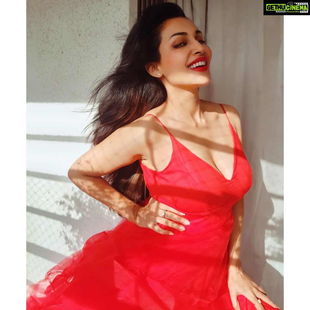 Flora Saini Instagram - ❤️ Exclusive video out now Click link In bio to download app . #love #mood #ootd #happiness #me #blessings #insta #instagram #style #instalike #instadaily #instafashion #instapic #tuesday #instaphoto #flora #trending #fitness #picoftheday #hot #beauty #summertime #fashion #red #instapicture #styleblogger #morning #fashionblogger #instamood #instalove