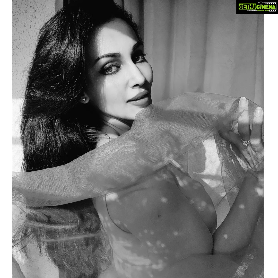 Flora Saini Instagram - ❤️ . New album out now Click link in bio to download app 🌹 #love #mood #ootd #happiness #me #blessings #insta #instagram #style #instalike #instadaily #instafashion #instapic #monday #instaphoto #flora #trending #fitness #picoftheday #hot #weekday #beauty #summertime #fashion #blackandwhite #instapicture #styleblogger #fashionblogger #instamood #instalove
