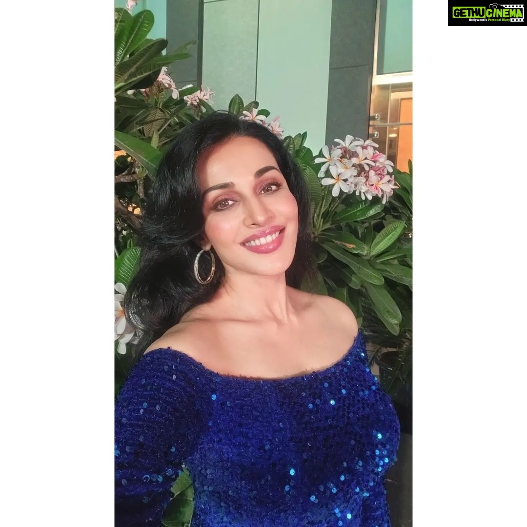 Flora Saini Instagram - Meet my friends 😀 . Won't let u miss out on this dress live tonight at 10pm Click link in Bio to download app ❤️ #love #mood #ootd #happiness #me #blessings #insta #instagram #style #instalike #instadaily #instafashion #instapic #app #instaphoto #flora #trending #fitness #picoftheday #hot #royal #beauty #summertime #fashion #blue #instapicture #styleblogger #fashionblogger #instamood #instalove