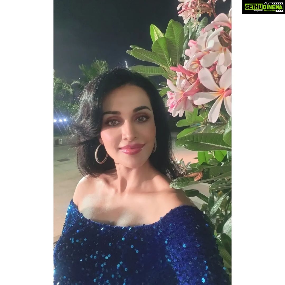 Flora Saini Instagram - Meet my friends 😀 . Won't let u miss out on this dress live tonight at 10pm Click link in Bio to download app ❤️ #love #mood #ootd #happiness #me #blessings #insta #instagram #style #instalike #instadaily #instafashion #instapic #app #instaphoto #flora #trending #fitness #picoftheday #hot #royal #beauty #summertime #fashion #blue #instapicture #styleblogger #fashionblogger #instamood #instalove