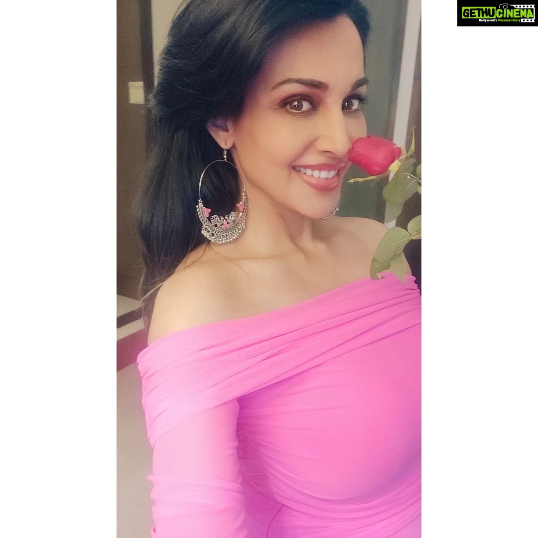 Flora Saini Instagram - About last night The first meet& greet through my app to a wonderful friendship loads of laughter and a common love for sweets n filter coffee it cudnt be more perfect ❤️ . To download app Click link in Bio 🌹 #love #mood #ootd #happiness #me #blessings #insta #instagram #style #instalike #instadaily #instafashion #instapic #app #instaphoto #flora #trending #picoftheday #hot #holiday #date #summertime #fashion #pink #instapicture #dinner #rose #fashionblogger #instamood #instalove