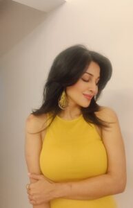 Flora Saini Instagram - Live at 10pm tonight
Click link in bio to download App 🌹