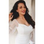 Flora Saini Instagram - 🤍☁️✨️ . #love #sky #smile #picoftheday #chocolate #style #newyear #viral #travel #blogger #happiness #white #photographer #new #trending #hot #makeup #fashion #photography #holiday #instagram #ootd #fyp #dress #sun #winter #like #christmas #outfit #live