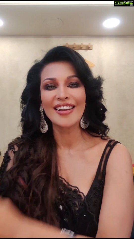 Flora Saini Instagram - ❤️ . Makeup @sarkargoutam81 Dress @itsgrishma Hair @sandip_nag #reels #reelsinstagram #reelitfeelit #trending #reellife #reelkarofeelkaro #reel #everydayreels #instagramreels #instareels #reelsinsta #reelsvideo #shooting #reelsviral #bollywood #newyear #36farmhouse #saree #black #reelslovers #happiness #favourite #gratitude #reelsofinstagram #love #insta #instamood #instagram #instagood