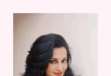 Flora Saini Instagram - बस यूं ही ❤️ . #reels #reelsinstagram #reelitfeelit #trending #reellife #reelkarofeelkaro #reel #everydayreels #instagramreels #instareels #reelsinsta #reelsvideo #song #king #kingrocco #reelsviral #bollywood #holidayseason #christmas #reelslovers #happiness #favourite #black #reelsofinstagram #love #insta #instamood #music #instagram #instagood