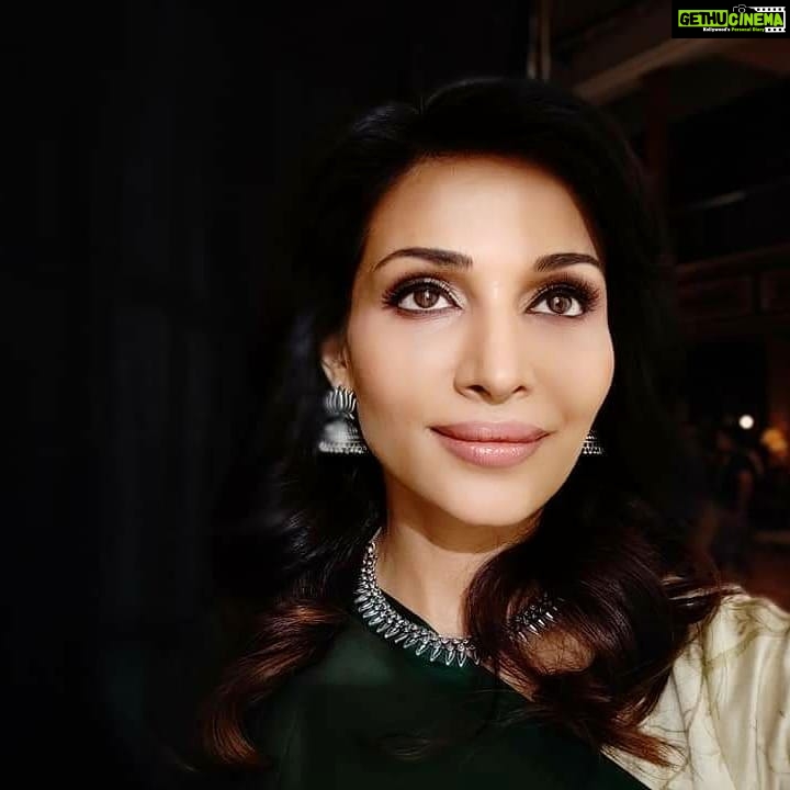 Flora Saini Instagram - All eyes on the Game! ❤️ #InsideEdge3 streaming on @primevideoin NOW 🔥 . @insideedgeamazon @excelmovies @krnx @kanishk.varma @kassimjagmagia #mohit @vikassmyname @sumitgyan @doyoulovedeep #vivekshah @shiprasinghacharya @caseysanker #webseries #cricket #match #binge #mustwatch #bts #behindthescenes