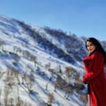 Flora Saini Instagram - Fire with Ice on the Rocks! ❤️🔥 . Pic credit @vikasverma1 😎 #mountains #shootdiaries #behindthescenes #insta #instagram #instagood #instalike #red #happiness #winter #love