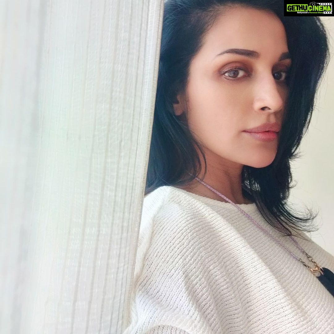 Flora Saini Instagram - For the love of white ❤️ . #outfitoftheday #love #white #ootd #monday