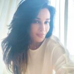 Flora Saini Instagram - For the love of white ❤️ . #outfitoftheday #love #white #ootd #monday