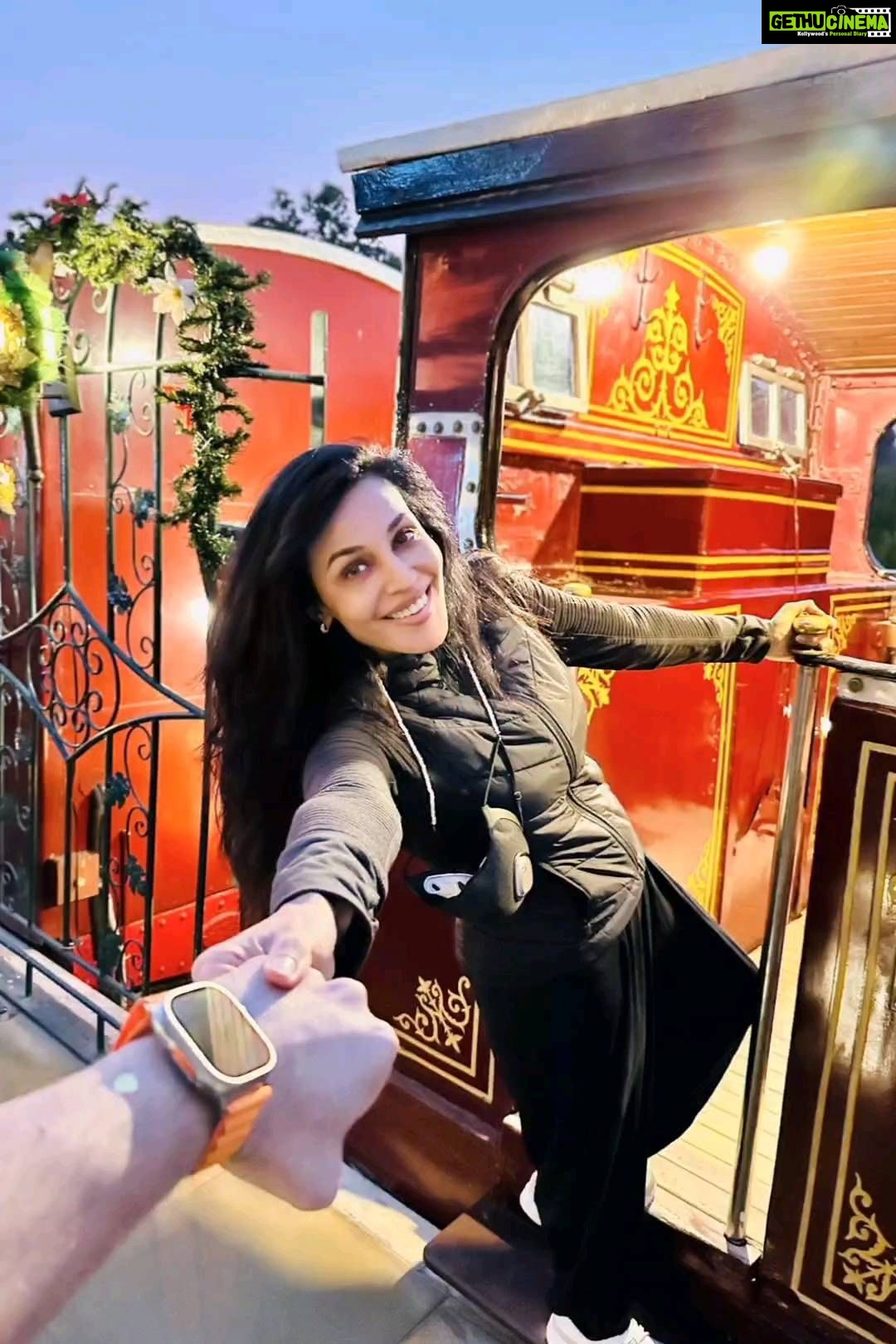Flora Saini Instagram - ๐๐ ๐ฎ ๐๐จ ๐ฉ๐๐ ๐ก๐๐ข๐๐ฉ ๐ฌ๐๐ฉ๐ ๐ฎ๐ค๐ช ๐โค๏ธโ๏ธ๐ซ . #love #sky #music #ootd #christmas #outfit #live #tbt #photooftheday #photoshoot #look #fashion #friends #instagram #holiday #instagood #nature #trending #photooftheday #family #winter #Sunday #weekend #wanderlust #reels #reelsinstagram #viral #video #instadaily #india