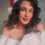 Flora Saini Instagram - Christmas, is love in action. Every time we love, every time we give, it's Christmas 🎄❤️☁️💫🎁 . #love #sky #music #ootd #christmas #outfit #live #tbt #photooftheday #photoshoot #look #fashion #friends #instagram #holiday #instagood #nature #trending #photooftheday #family #winter #wanderlust #reels #reelsinstagram #viral #video #instadaily #india