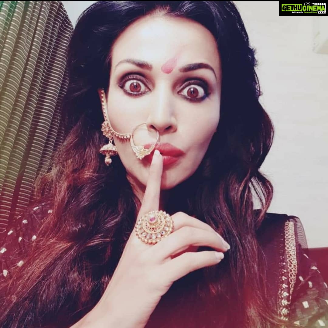 Flora Saini Instagram - One of my fav looks from "Bhavai" releasing 22nd October ❤️ . Bhavai (meaning) : derived from the Sanskrit word Bhava, meaning expression or emotion. Bhavai = Drama or Stage performances on folklore Evident still in some parts of Gujarat, bhavai is organized as an overnight or sometimes a two to seven days program to entertain people of a village or group of villages nearby but its main purpose was to tell about Gujarati culture and inspiring stories of ancestors and God Originally only males could perform in Bhavai even the female characters were performed by males of the team. #bts #behindthescenes #bhavai #queen #gujrattourism #movie #gujrat #bhuj