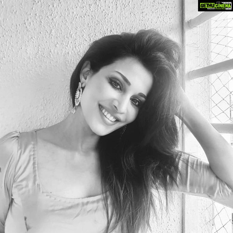 Flora Saini - 17.2K Likes - Actor @florasaini Flora Saini talks about her life, dreams, movies and more in a candid conversation over coffee with @wanderinglogbook Rashmi B Nayar. (Link in bio)
#coffeeandconversationsmagazine
#thepeoplesmagazine #candcmagazine #conversation #florasaini #actor #indianfilms #indianfilmindustry #actorslife #womenofsubstance #strongwomen #womenempowerment #womenactivists #actress #femaleactress #newsmaker #domesticviolence #armykid