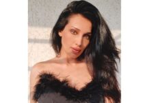Flora Saini Instagram - 🖤 . #love #sky #black #smile #picoftheday #style #newyear #viral #travel #blogger #happiness #photographer #new #trending #hot #makeup #fashion #weekend #photography #holiday #instagram #ootd #fyp #dress #sun #winter #like #christmas #outfit #live