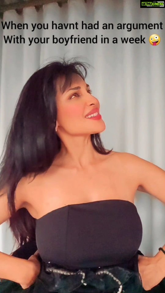 Flora Saini Instagram - Content ki kami na ho kabhi šš« ā¤ļøāļø . #love #sky #blessed #happiness #weekend #sunday #india #reelsinstagram #foryou #blogger #trending #viral #black #nature #reels #like #instagram #music #drama #explore #instagood