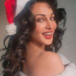 Flora Saini Instagram – Wishing you all a Merry everything and a happy always 🎄❤️💫

.
#love #sky #red #smile #picoftheday #chocolate #style #newyear #viral #travel #blogger #happiness #photographer #new #trending #hot #makeup #fashion #photography #holiday #instagram #ootd #fyp #dress #sun #winter #like #christmas #outfit #live