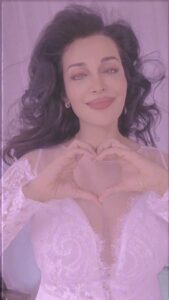 Flora Saini Instagram - 𝓛𝓸𝓿𝓮 ❤️☁️ #love #sky #blessed #weekend #sunday #india #reelsinstagram #foryou #blogger #trending #viral #pink #nature #reels #instagram #music #easter #explore #instagood