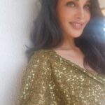 Flora Saini Instagram - Finally, an easy-to-wear saree that is pre-stitched and pre-prepared so that you may drape it in under a minute.. just hook it and let it flow.. while maintaining the look and feel of a traditional saree. @theoneminutesaree this is so amazing 🥳❤️ love it! #reels #reelsinstagram #trending #viral #instagram #love #me #instamood #picoftheday #girl #beautiful #bestoftheday #happy #sky #style #ootd #fashion #friends #goodvibes #reels #explore #makeup #reels #reelsinstagram #reelitfeelit #trending #reellife #reelkarofeelkaro #happiness #favourite #soulmate #video