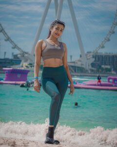 Garima Chaurasia Instagram - Let the sea set you free..🏝️🌊🫶🏻 . . 📸: @nitin_.1610 Edit: @welcomeishu3694 #gimaashi #picoftheday #beach #beachvibes #sea #seaside #sunnyday #Dubai #aquafun #wateradventure #visitDubai #exploreDubai AQUA FUN Waterpark