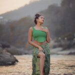 Garima Chaurasia Instagram - A vibe you won’t find anywhere else 💫 . . . 📸 & 🎨 : @welcomeishu3694 #gimaashi #rishikesh #picoftheday #river #gimaians
