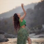 Garima Chaurasia Instagram - A vibe you won’t find anywhere else 💫 . . . 📸 & 🎨 : @welcomeishu3694 #gimaashi #rishikesh #picoftheday #river #gimaians