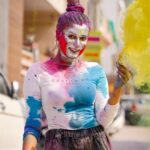 Garima Chaurasia Instagram - Baba elaichi lit 🪩🤣 #holiedition . HOLI SPECIAL 🎨 #holi2023 😈 You guys knw alreadyyyyyyy how much I love celebrating holiiii🥳 *real holi scenes* . . 📸: @nitin_.1610 #gimaashi #gimaians #holi #gulaal #rang #holi2023 #festive #festiveseason #spread-love