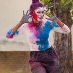 Garima Chaurasia Instagram - Baba elaichi lit 🪩🤣 #holiedition . HOLI SPECIAL 🎨 #holi2023 😈 You guys knw alreadyyyyyyy how much I love celebrating holiiii🥳 *real holi scenes* . . 📸: @nitin_.1610 #gimaashi #gimaians #holi #gulaal #rang #holi2023 #festive #festiveseason #spread-love