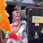 Garima Chaurasia Instagram - Baba elaichi lit 🪩🤣 #holiedition . HOLI SPECIAL 🎨 #holi2023 😈 You guys knw alreadyyyyyyy how much I love celebrating holiiii🥳 *real holi scenes* . . 📸: @nitin_.1610 #gimaashi #gimaians #holi #gulaal #rang #holi2023 #festive #festiveseason #spread-love
