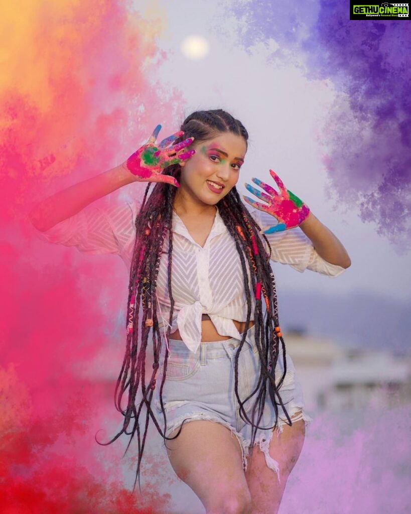 Garima Chaurasia Instagram - May the colors of holi fill your life with joy and happiness 🤗 💚💙💛❤️ HAPPY HOLI ❤️💛💙💚 . . 📸: @welcomeishu3694 🎨: 💁🏻‍♀️ #gimaashi #holi #happyholi #holi2023 #gulaal #colorful #festiveseason #festival #gimaians