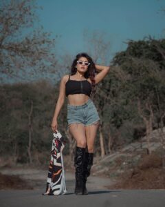 Garima Chaurasia Instagram - Welcome Summer 🔆🙆🏻‍♀️♨️ . . . 📸 & 🎨 : @welcomeishu3694 #gimaashi #gimaians